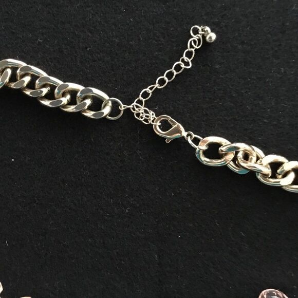 Flower cluster acrylic pink necklace with extender. J0019 - Picture 4 of 8